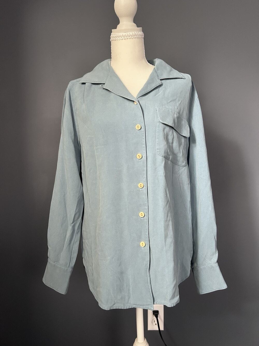 Ralph Lauren 100% Silk light Blue Long Sleeve Button Down Shirt Women's Size 10